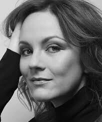 curranradio's tweet photo. Tonight 11pm @BBCRadio4 Bunk Bed has brilliant, funny and poignant memories of caring for the great Diana Rigg from her lovely daughter Rachael Stirling and son-in-law @Guy_Garvey on the pull-out mattress https://t.co/dDjDE8xRti https://t.co/JtOMq8RUXV