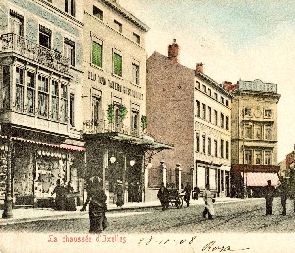 1960. As well as Old England, there is Old Scotland in rue de Laeken, kilting out men and young people. And two surviving branches of the Old Tom English pub chain. Here's the chaussée d'Ixelles one in 1908. Better than EXKi. Fact.