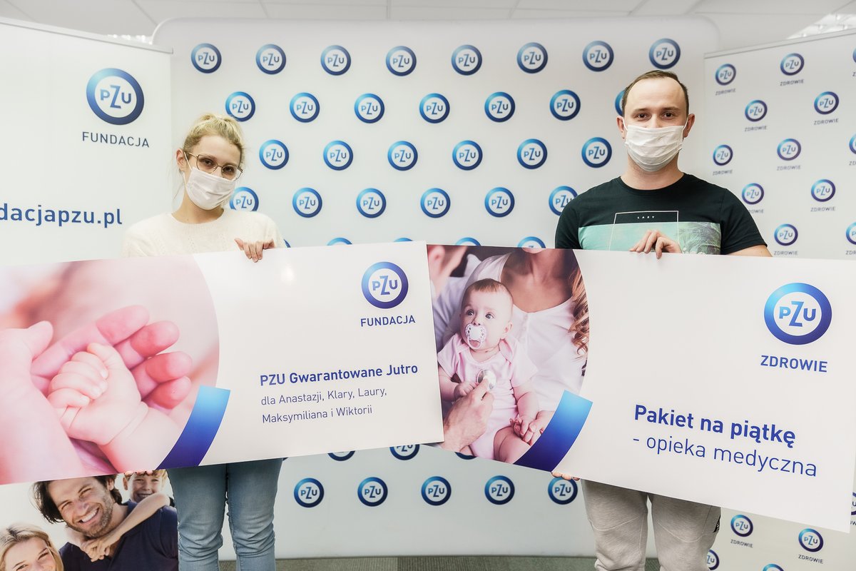 GrupaPZU's tweet photo. Witamy na świecie👶👶👶👶👶 z Gniezna! Fundacja #PZU przekazała rodzicom Anastazji, Klary, Laury, Wiktorii i Maksymiliana wózki trojaczy i bliźniaczy oraz polisę Gwarantowane Jutro, a PZU Zdrowie ufundował całej rodzinie pakiet medyczny. Przeczytaj więcej👉https://t.co/uDuyOnZriv https://t.co/DwoUw75G7q