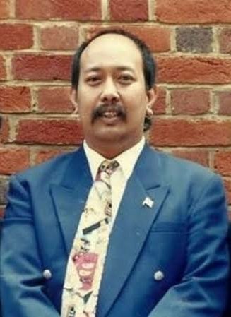 3. Profesi Indro di Film WarkopKalo Indro pernah jadi dokter (Gede Rasa), pembantu bersama Kasino (Godain Kita Dong), dan tukang kosmetik keliling (Atas Boleh Bawah Boleh)