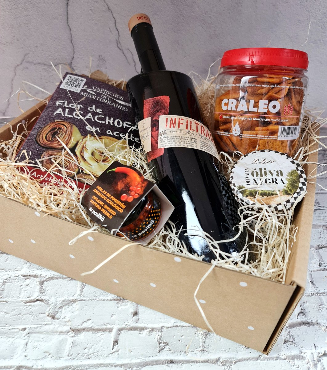 Caja para AMANTES FOODIES 🍴❣️
Los productos que hemos elegido para componer esta caja te permitirán crear un plato de lo más gourmet.
Flor de alcachofa de <a href="/Caprichosdel/">CaprichosdelPaladar</a> , olivada de #Plisto, crackers de @CRALEoRIGINAL , perlas de pimentón de #LaPastora y vino #Infiltrado.