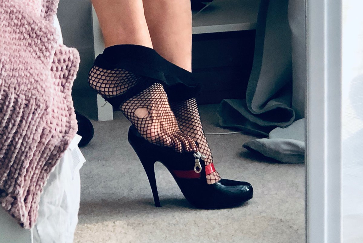 Madame_Li_Ying's tweet photo. Do you love the scent of my fishnet in the morning? https://t.co/QvwpkCnpXt
