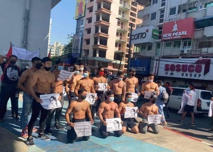 Our Paing should join this ;)

Protesting peacefully

JUNTA VIOLENCE

#Feb10Coup
#CrimesAgainstHumanity