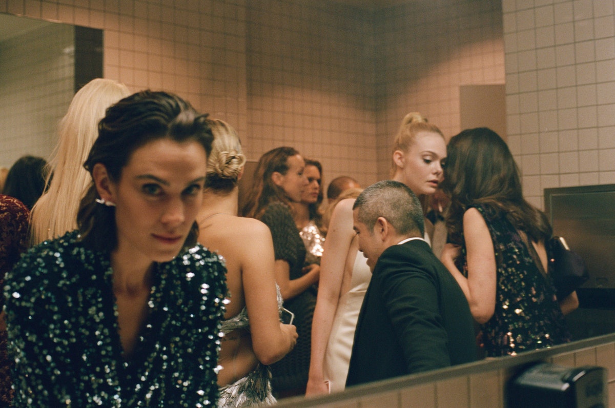ukiyo8809's tweet photo. the ladies' bathroom at the met gala 2016, photographed by cass bird https://t.co/N5WC5psmC4
