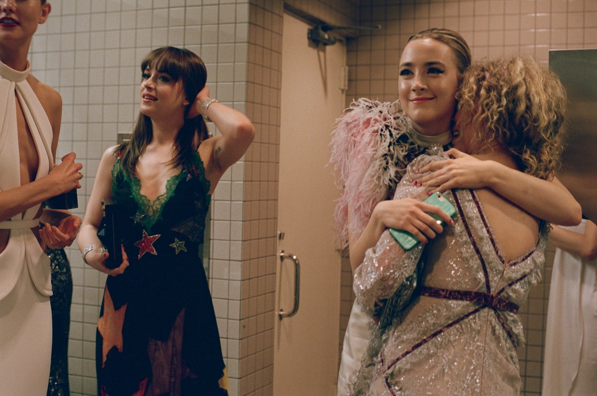 ukiyo8809's tweet photo. the ladies' bathroom at the met gala 2016, photographed by cass bird https://t.co/N5WC5psmC4