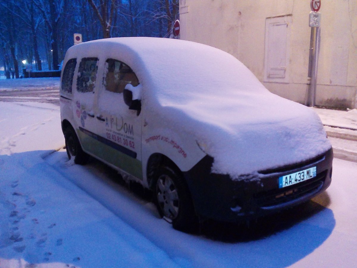 AIDOM10's tweet photo. Même sous la neige les Aides à Domicile et les TISF continuent d'intervenir (peut-être avec un peu de retard pour ne prendre aucun risque...) ! https://t.co/7jzLf0b5IN