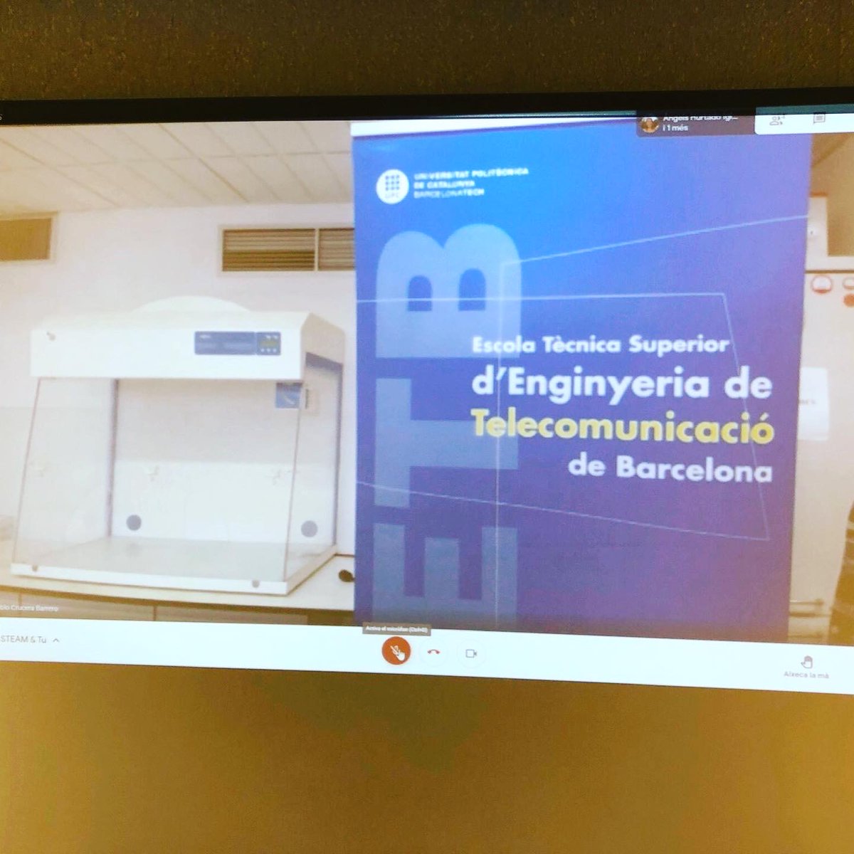 ins_rosetamauri's tweet photo. 💻 Els estudiants de 4t d'ESO d'Informàtica seguint el taller #steam STEAM &amp;Tu, conduït per Pablo Crucera, estudiant de l'#ETSETB de la #UPC.
.
#steam #etsetb #upc #tecnologiarosetamauri #tecnològicsrosetamauri #steam&amp;tu https://t.co/fgBXarHXB2