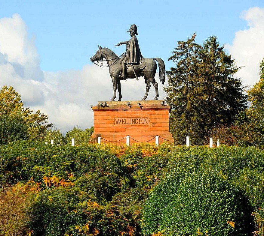 This week's  #WellingtonWednesday is the (giant) Equestrian statue of the Duke of Wellington in Aldershot... Formerly on Wellington Arch.Designed by Matthew Wyatt it sits at 30 foot high on a mound in Aldershot ('The home of the British Army') but it wasn't intended for there.