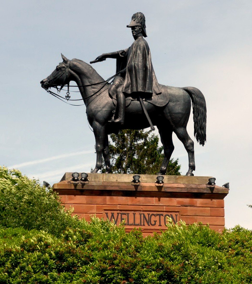 This week's  #WellingtonWednesday is the (giant) Equestrian statue of the Duke of Wellington in Aldershot... Formerly on Wellington Arch.Designed by Matthew Wyatt it sits at 30 foot high on a mound in Aldershot ('The home of the British Army') but it wasn't intended for there.