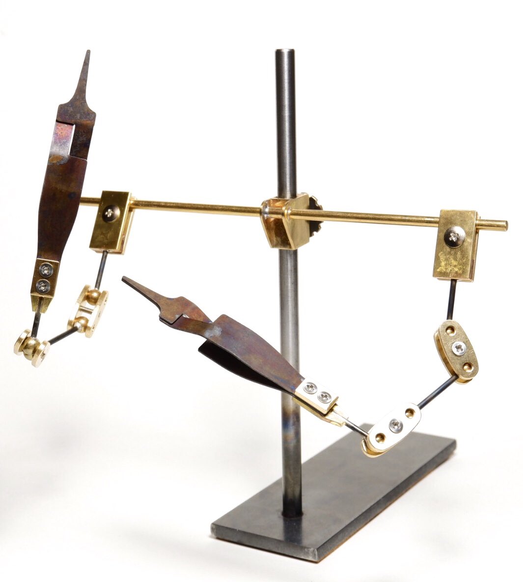 小型2本腕タイプの第3の手 完成 市販のものはピンセット部分が大きかったりし ピヨ 根付師 磁佑 Jiyu のイラスト