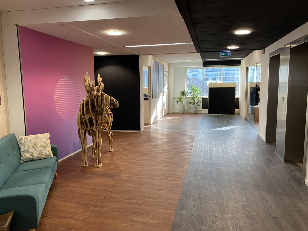 Cialona_'s tweet photo. 🔆 De nieuwe #werkplek van Svea Solar NL
“Cialona heeft de verwachtingen overtroffen. In korte tijd een ontwerp gepresenteerd wat volledig paste bij ons én hebben het net zo gemaakt als op de tekening.“
#TeamCialona wenst team #SveaSolar veel werkplezier in hun nieuwe #kantoor! https://t.co/VPSyCZwuqp