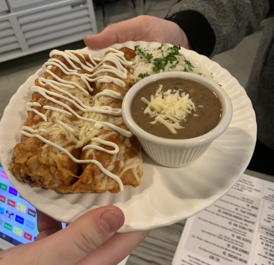 WienerKitchen's tweet photo. Verde enchiladas tonight! https://t.co/GWMgdHhgY8 https://t.co/NXPhwDpBD0