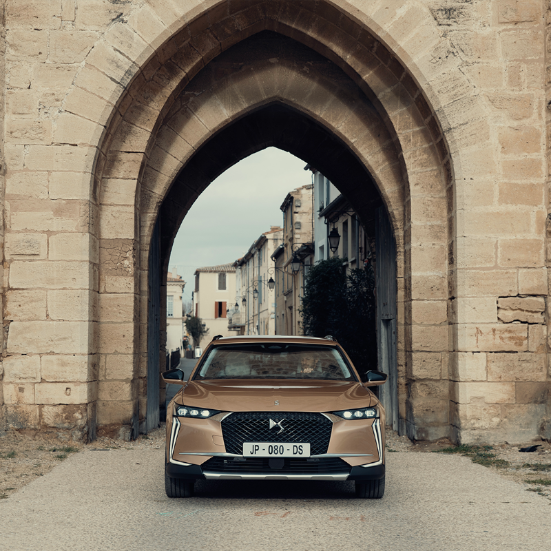 ds_automobiles's tweet photo. De franse savoir-faire en innovatie ontmoeten elkaar weer voor een nieuwe definitie : technologie wordt verfijning.
Ontdek de nieuwe creatie van DS Automobiles : DS 4

#DS4Reveal #DSautomobiles
