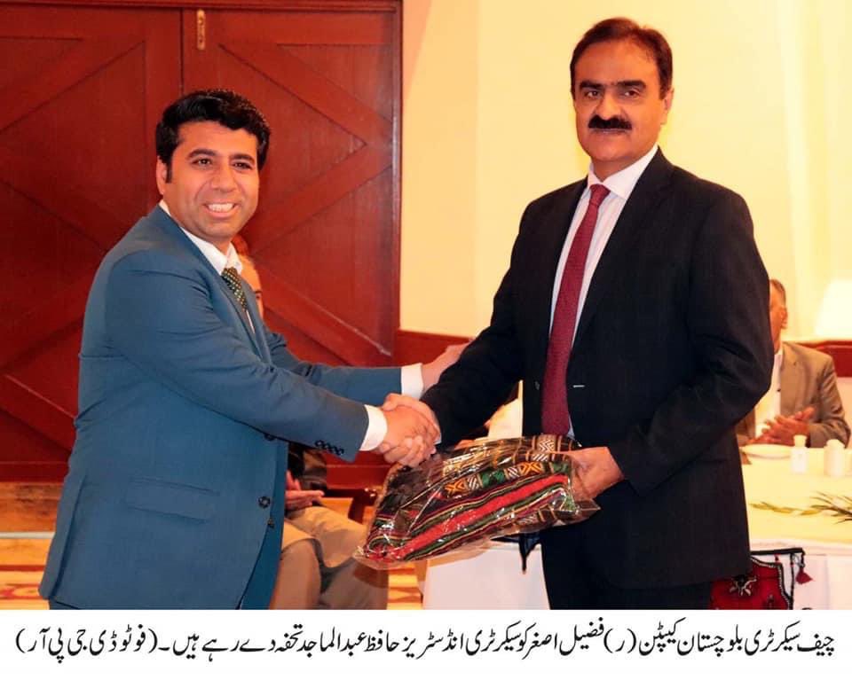 Industries & Commerce Department, Balochistan (@secretary_ic) on Twitter photo Secretary Industries presenting Traditional gift to Chief Secretary Balochistan <a href="/FazeelAsgharDMG/">Capt (R) Fazeel Asghar</a> on his farewell. Best wishes sir <a href="/FazeelAsgharDMG/">Capt (R) Fazeel Asghar</a> Secretary Industries presenting Traditional gift to Chief Secretary Balochistan <a href="/FazeelAsgharDMG/">Capt (R) Fazeel Asghar</a> on his farewell. Best wishes sir <a href="/FazeelAsgharDMG/">Capt (R) Fazeel Asghar</a>