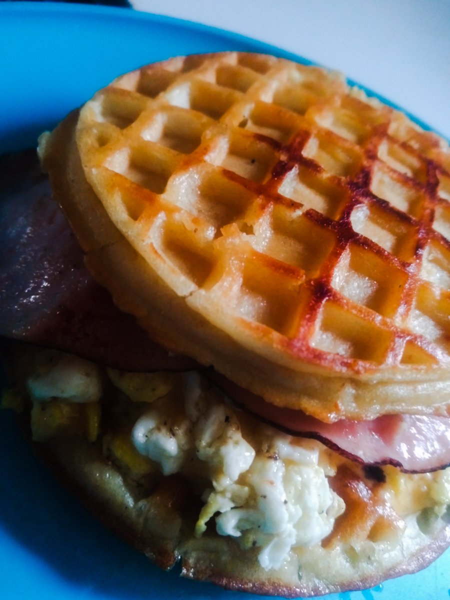 Holy ham cheese n egg samich 😁😛🙏.