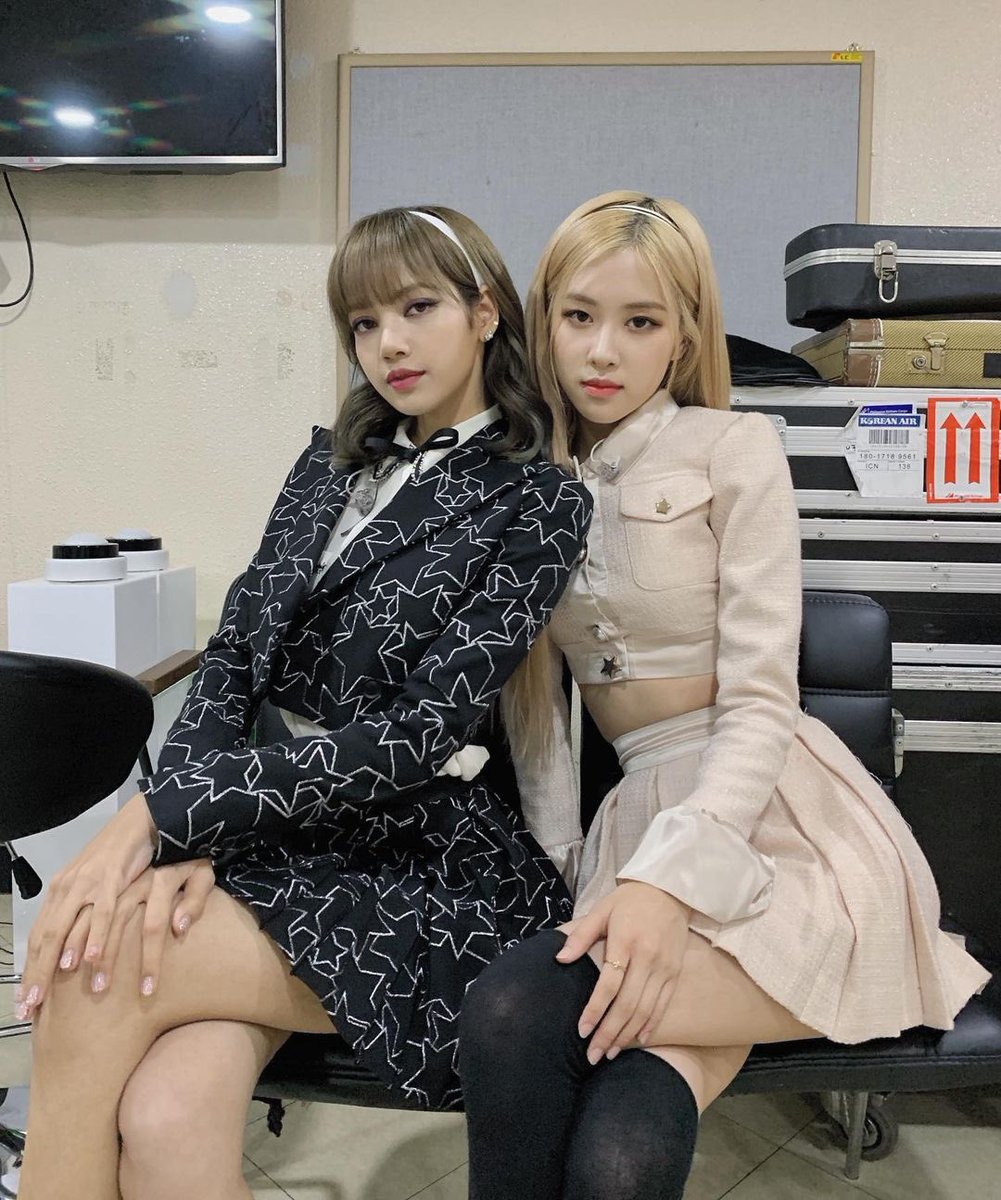 LISANATIONS_'s tweet photo. Happy Birthday to the amazing and talented Rosé! We are wishing you a day full of joy, warmth and happiness! Wishing you a successful year ahead! 

HAPPY ROSÉ DAY
#AllOurLoveROSÉDay
#로제가_있는_2월은_장미빛이야 
@BLACKPINK https://t.co/4OQodynrUH