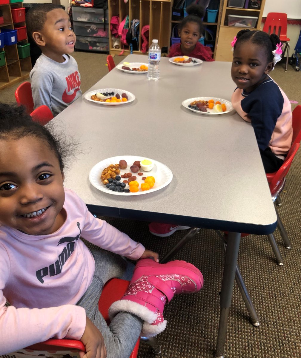kresaheadstart's tweet photo. Preschoolers in Mrs. Pontius's & Mrs. Heystek's classroom wrapped up their current unit by talking about and tasting food shaped like balls! They also learned about which delicious snacks were a healthier choice. #preschoolmatters #PowerOfPreK #EarlyChildhood #KRESA #HeadStart https://t.co/nqg0LT7e15