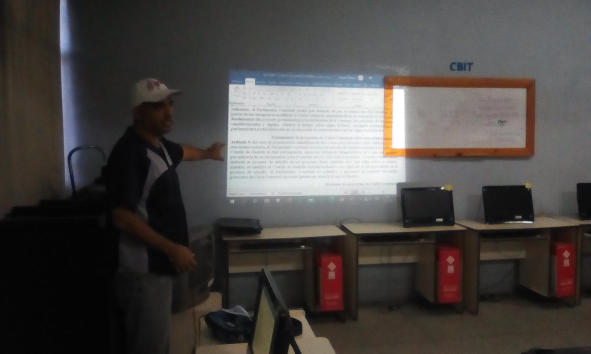 cbitluisramon's tweet photo. 10/02/2021 se recibe de nuevo al colectivo de comunas del Municipio Girardot, el cual realizan una formación con respecto a la coordinación administrativa, comité de aprobación y control de seguimiento de los bancos comunales, dictado por Simón Navarro @pedrogordon2121 https://t.co/Tk4UwnYNWF