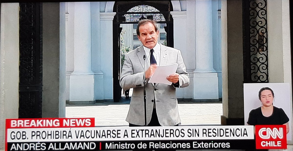 imagenesymas01's tweet photo. Gobierno aclara que extranjeros sin residencia e ilegales tienen prohibición de vacunarse en Chile. https://t.co/8VxB2sAeTh