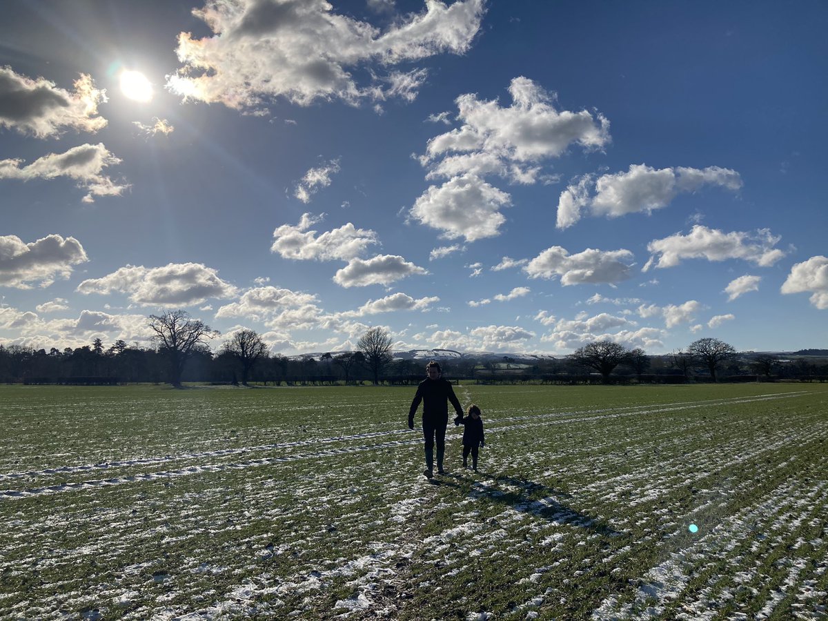 kit2kat's tweet photo. Miles 16&17 today - icy puddles (they are the BEST - but slow progress!) and a horse and some excellent style climbing #50milesinFeb #ForSian @ChildSocChurch @childrensociety ๐ #FightingForHope https://t.co/HzqyRgRhgY