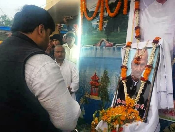FriendsofAnand5's tweet photo. समाजसेवी और श्री आनंद मोहन जी से लंबे समय से जुड़े त्रिपित नारायण सिंह बिहार पीपुल्स पार्टी के स्तंभ थे। उनके श्रद्धांजलि सभा और श्राद्धकर्म में उनके पैतृक गांव पियार पहुंचे पूर्व सांसद श्रीमती लवली आनंद जी और विधायक श्री चेतन आनंद जी।
#FriendsofAnand #Gaya
(1) https://t.co/Zqg2kodk1h