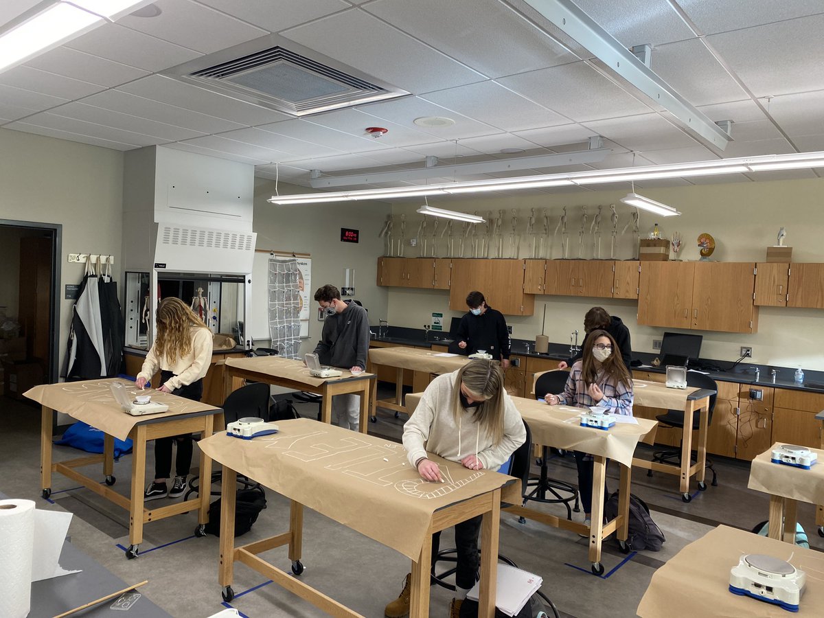 MsdennFei's tweet photo. PSHS Chem students figuring out grams to moles to molecule calculations of chalk used to write names #learningbydoing #learningneverstops #learningisfun @PPS_Science @plymouthsouth @Mass_STEMHub https://t.co/A9rVv9cGIC