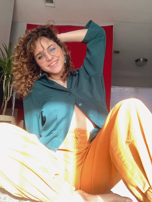 Goodmorning, i&rsquo;d like everyday to have the sun out like this🙃 https://t.co/ZbBfe5Jdfw