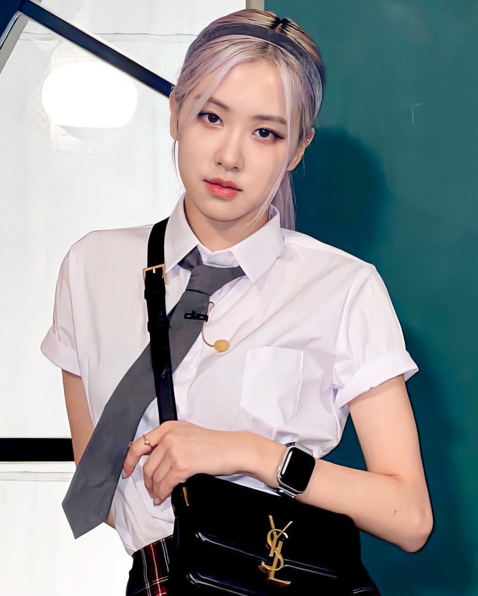 kkall_ee's tweet photo. Happy Birthday Princess Rosé sehat selalu,tetap menjadi rosé yang menggemaskan dan doyan makan. Doa terbaik untukmu uri queen semoga solonya di lancarkan dan ngk ada halangan sama sekali. Di tunggu solonya queen Rosé💕💕
#AllOurLoveROSÉDay
#로제가_있는_2월은_장미빛이야
#BLACKPINK https://t.co/p9Y8I5LKNo