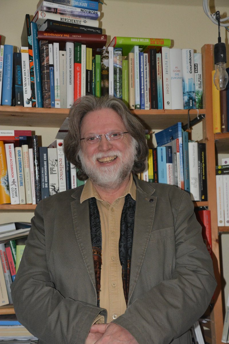 isdl_lg's tweet photo. We are glad to welcome Dr. Thomas Hoffmann as Honorary Professor at Leuphana University Lüneburg! The well-known geographer in the field of ESD will be working closely with us at the ISDL on fostering learning for sustainability. Welcome! #ISDL #TransdisciplinaryLearning https://t.co/o50FyHsDRr