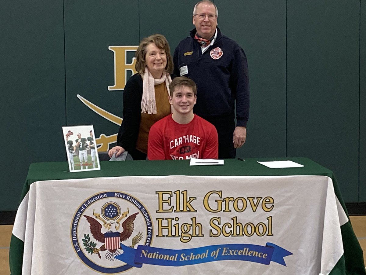 ElkGroveFB's tweet photo. Congrats to J. Slonski, J. Bilodeau, &amp; J. Gaskill on their commitments to play at the next level! @JudsonUfootball @Carthage_FB @IWUTitanFball https://t.co/4bDDZLPRgy