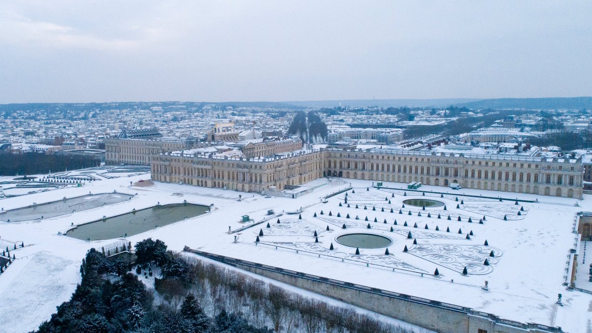 🇫🇷 Le château de Versailles sous la neige❄️
🌍The Palace of Versailles under the snow ❄️