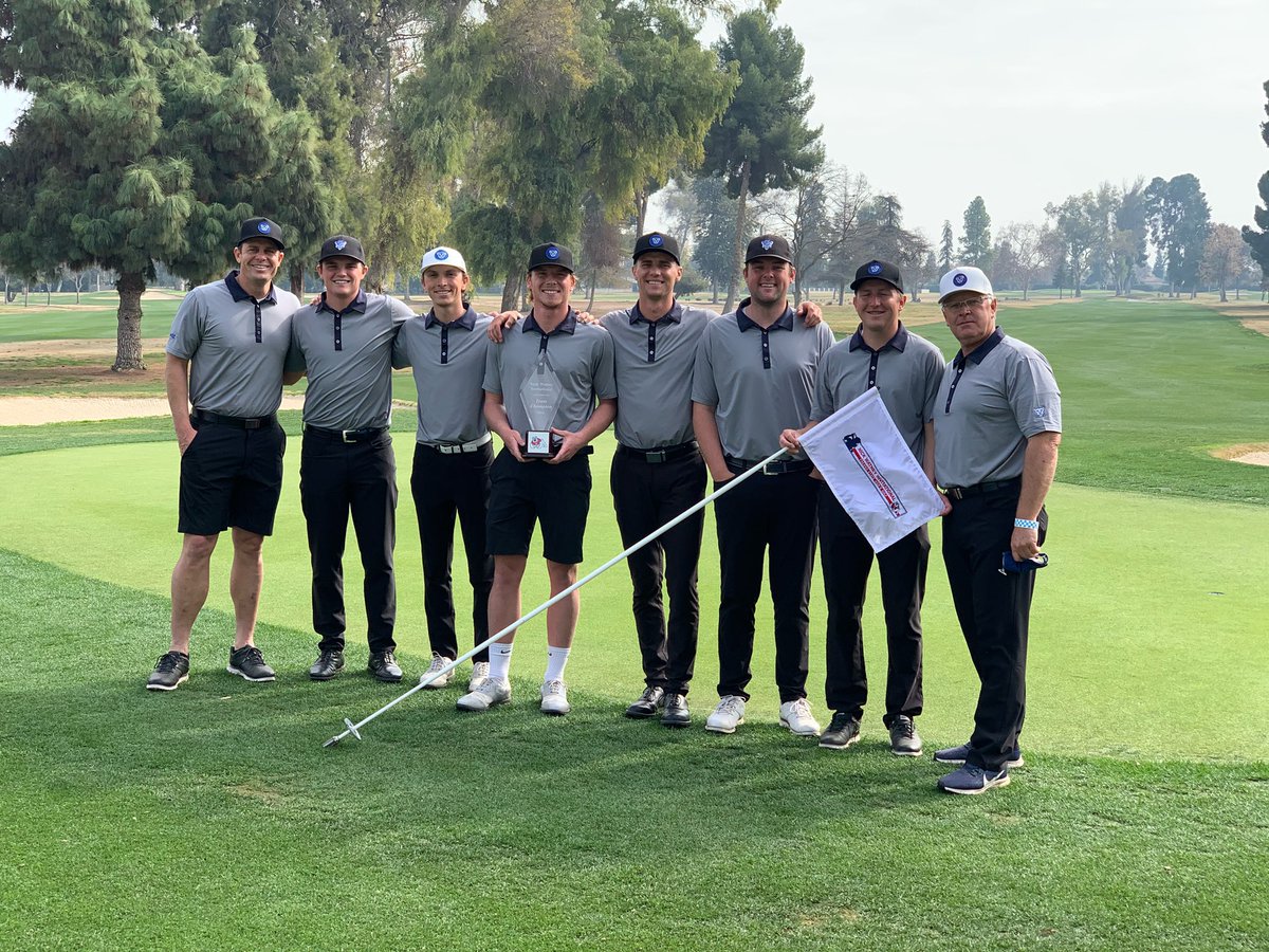 RandyatFairways's tweet image. Nick Watney Invitational champs:
(L-R) @BYUmgolf Dir of Golf Todd Miller, Elijah Turner, Cole Ponich, Carson Lundell, David Timmins, Brock Stanger, Kelton Hirsch &amp;amp; 2015 @GolfCoachesAssn Hall of Famer Bruce Brockbank #BYUMGolf 
Another great @UtahGolfers post below. #UtahGolf 🏆