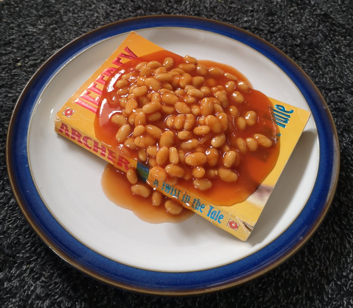 warkslibraries's tweet photo. Perhaps the only thing more offensive than beans
on a @weetabix
This felt so naughty 😳
#beansonweetabix https://t.co/wNKP2W6hGz