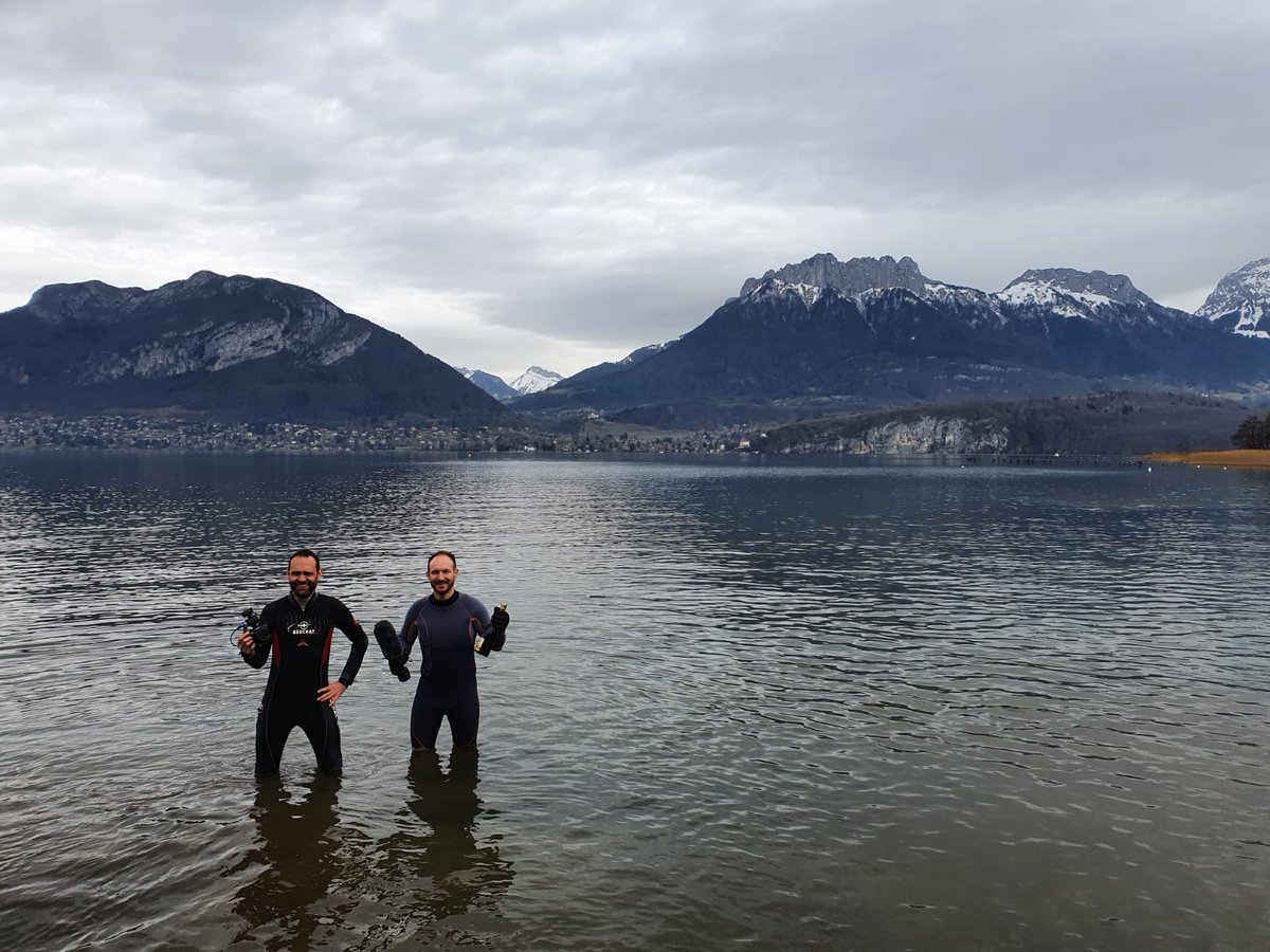 Une eau à 5 degrés au coeur des Alpes ❄🏔
Nous avons testé la marche aquatique d'hiver dans le lac d'Annecy... une salle de sport à ciel ouvert 🏃‍♂️🏃‍♀️
Reportage dans #LE13H <a href="/TF1LeJT/">Natalia Kowalski</a> <a href="/MSLacarrau/">Marie-Sophie Lacarrau</a> <a href="/CaroHenryOff/">Caroline Henry ☀️</a> <a href="/SavoieMontBlanc/">Savoie Mont Blanc</a> <a href="/AOPTeam/">AOP | Agence Olivia Payerne</a> <a href="/AlaurentAnais/">Alaurent Anais</a> <a href="/PRlacannecy/">Louise-Adélaïde Selle - PR Lac Annecy</a>