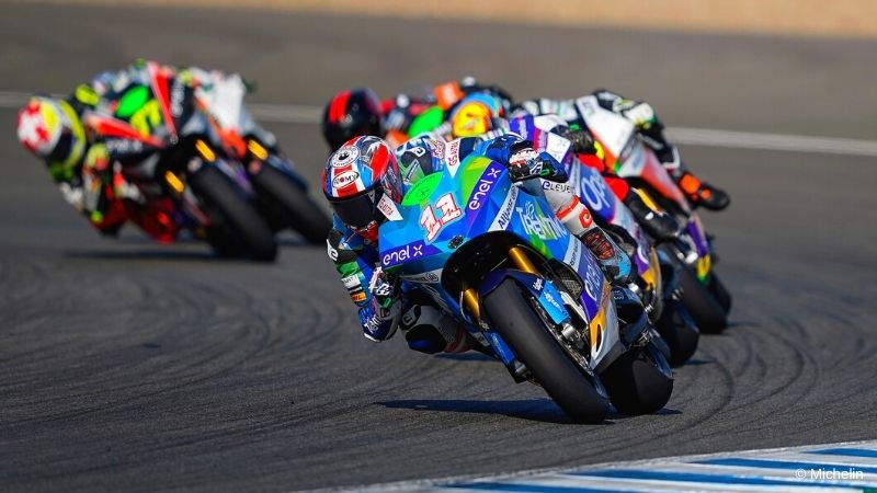 EngElecMotCo's tweet photo. 'The MotoE World Cup is ready to start its third season...To find out what the Ego Corsa 2021 will be like, we asked Giampiero Testoni, Technical Director of Energica Motor Company.'⚡️🏁https://t.co/7WlWgWEaZL @EpaddockIT @EnergicaMotor @MotoERacing #electricmotorcycle #energica https://t.co/qQfOwdq7tD