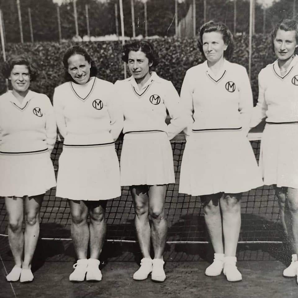 USMT_Officiel's tweet photo. La semaine dernière, nos équipes sont parties récupérer des cartons d'archives chez un particulier 😍
Des centaines de photos des magazines Métro Sportif de 1928 et 1929 mais aussi des PLANS et des recueils sur notre club datant des années 20,30,40 et 50.
Quel plaisir !! 😍 https://t.co/6qkAAfVOOc