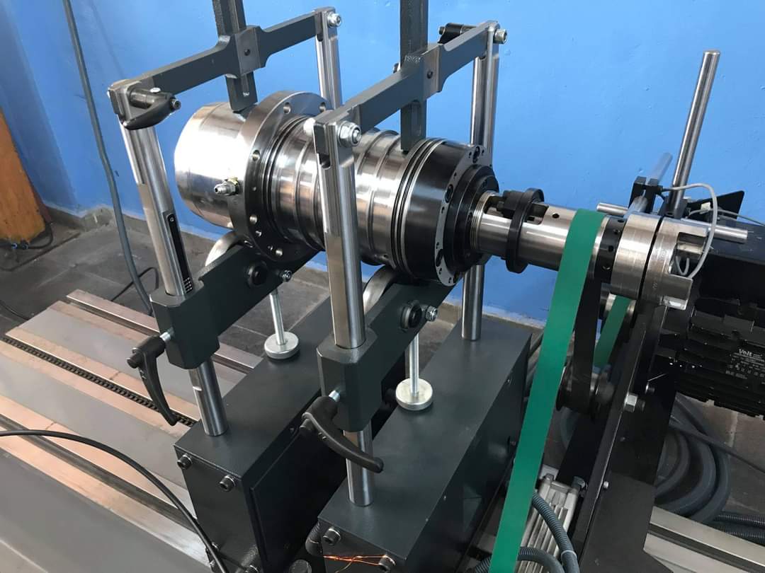 mess_matic's tweet photo. Messmatic brand SYM series universal belt drive horizontal balancing machines are designed for balancing of spindle rotors.
#messmatic #balancingmachine #spindlerotor #auswuchtmaschine #spindel #Балансировочныестанки #шпиндель #equilibradora
#husillo https://t.co/n52uq1o62h