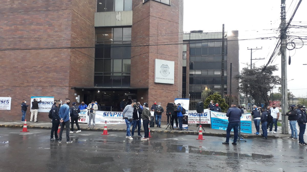 Se da inicio a la ASAMBLEA INFORMATIVA <a href="/SINPROSEGN/">SINPROSEG NACIONAL</a> en las instalaciones de <a href="/UNPColombia/">Unidad Nacional de Protección, UNP.</a> con presencia de la Secretaría de Gobierno de la Alcaldía de Bogotá: <a href="/AlfonsoCampoM/">ALFONSO CAMPO MARTÍNEZ.</a> <a href="/IvanDuque/">Iván Duque 🇨🇴</a> <a href="/MintrabajoCol/">MinTrabajo</a> <a href="/MinInterior/">MinInterior Colombia</a> <a href="/DanielPalam/">Daniel Palacios</a> <a href="/LigiaStellaCha3/">Ligia Stella Chaves</a> <a href="/DefensoriaCol/">Defensoría del Pueblo</a>