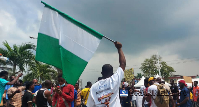 channelstv's tweet photo. #Endsars Protest Aftermath: Court Orders CBN To Unfreeze Promoters’ Accounts
https://t.co/5awL5pmaSR https://t.co/NBRndCO4Bl