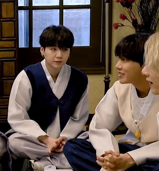 Yoongi:Hoseok:Yoongi: *sparkly soft eyes*a short thread 