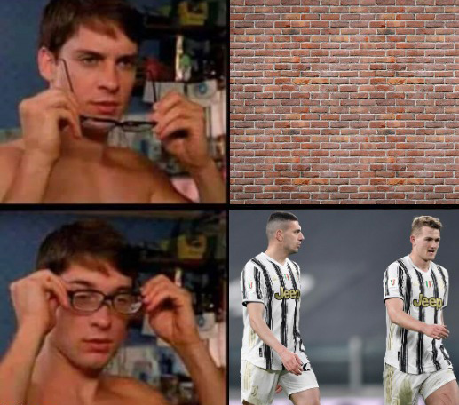 juventusfcen's tweet photo. Forwards when they see de Wall be like….. ➡️👓

#JuveInter #CoppaItalia https://t.co/Kw6BPB0R0L