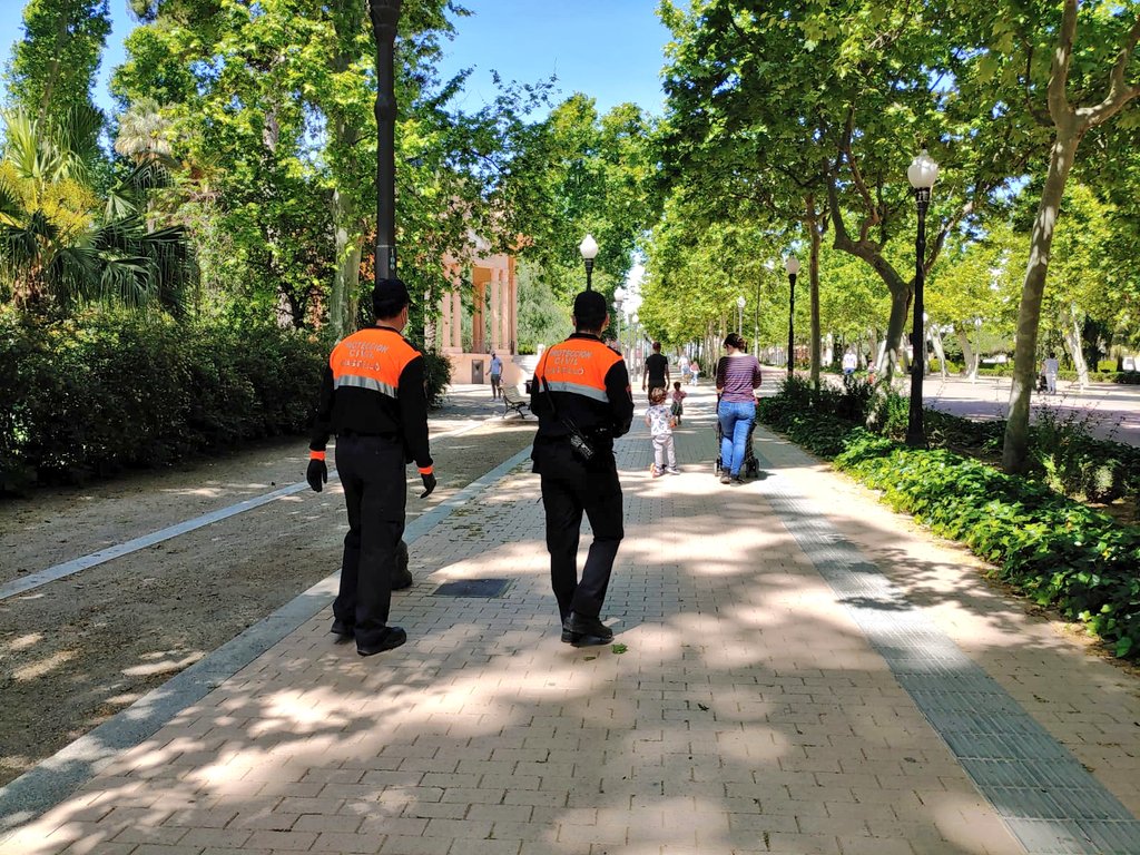 AreaSeguridadCS's tweet photo. Hui volem donar la benvinguda i l'enhorabona al nou Cap de l'Agrupació de Voluntaris de #PcivilCS.
I traslladar el nostre reconeixement i suport a tots els i les integrants de l'agrupació per la seua gran labor i ajuda, de manera desinteressada, en benefici de #Castelló https://t.co/39NygjreDB
