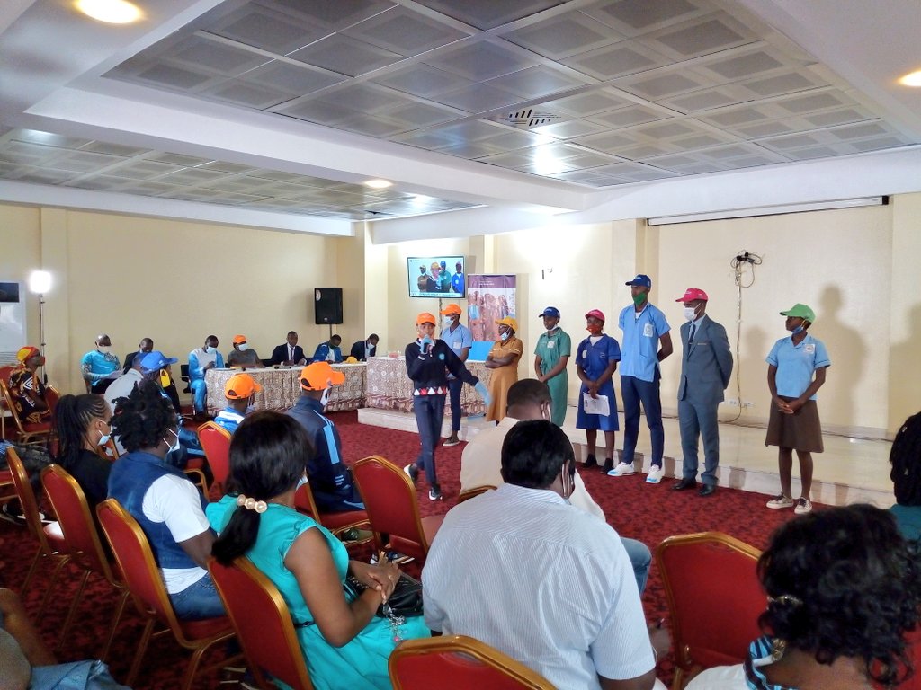Le_TDK's tweet photo. Les élèves, des différents établissements scolaires qualifiés pour cette finale nationale, sont là pour encourager leurs capitaines
#Cops21 @unicefcameroon https://t.co/xqdfUR1jo3