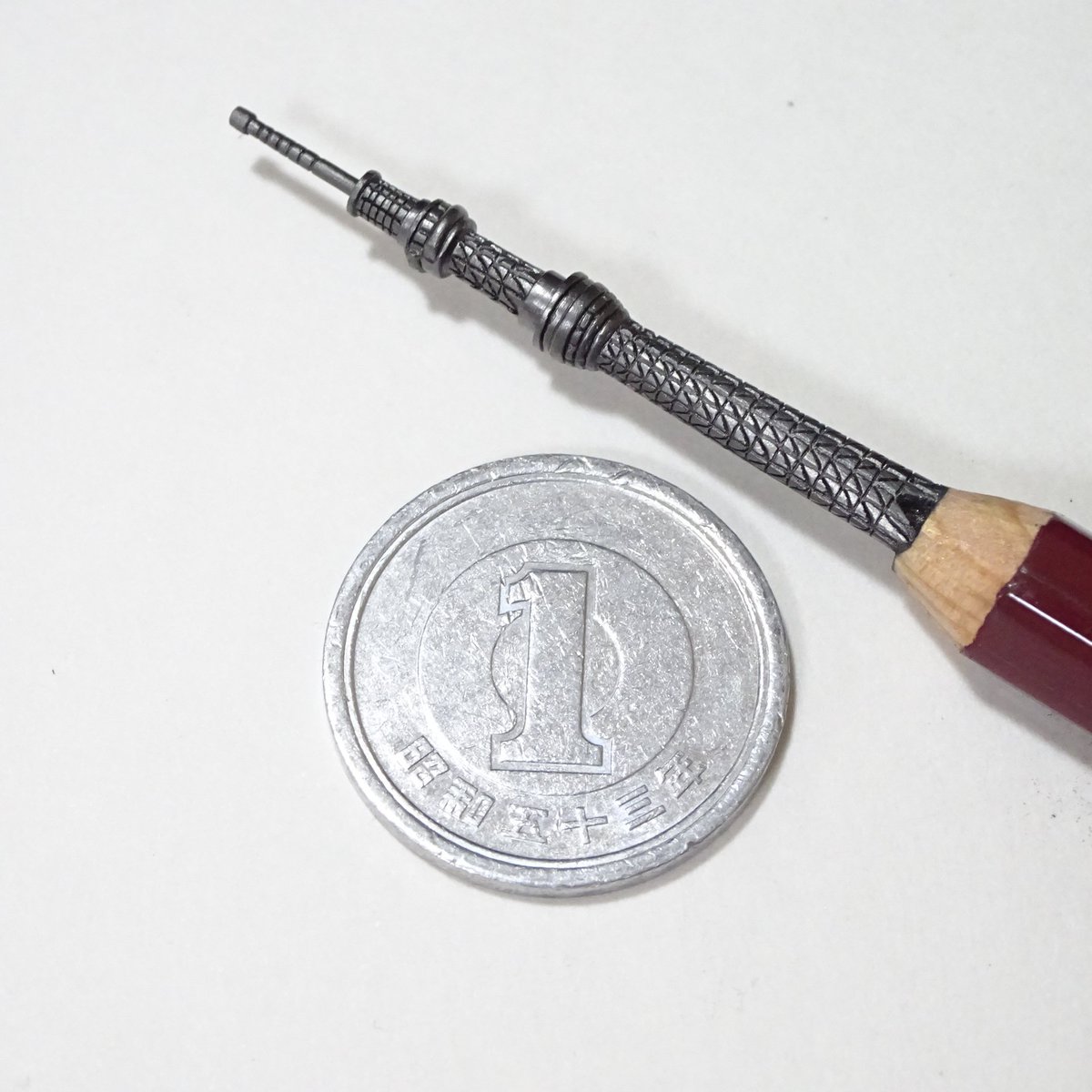 シロイ 鉛筆彫刻人 新作完成 鉛筆の芯で東京スカイツリーを作りました