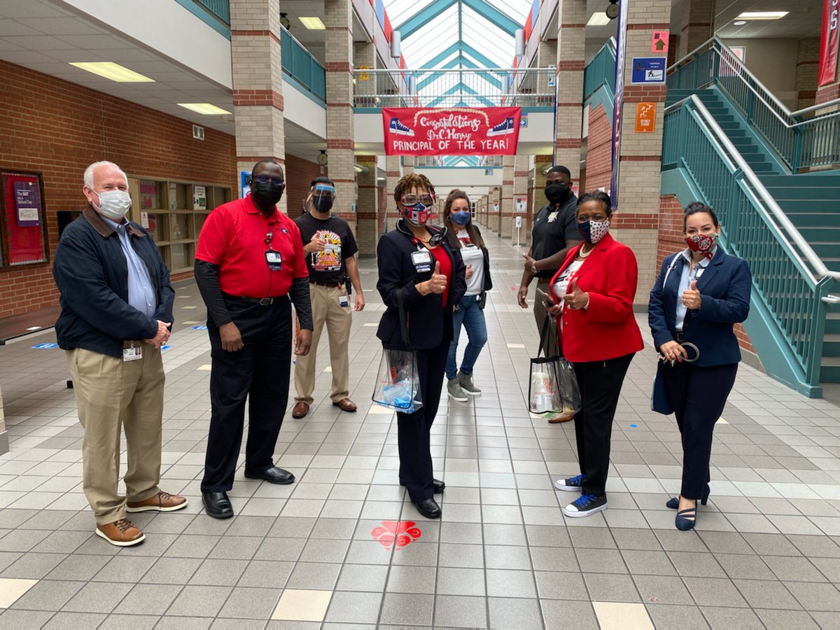 DCB_4466's tweet photo. @CySpringsHS we showcased our Principal Henry Gear in grand style. Our CFISD Secondary Principal of the Year.
#More2Follow
#WeDoIt4TheCulture
#AllDayEveryDay #CFISDspirit @2015CSPrincipal @CSHSJournalism @CSPN_DM
@SpringsStuco @DianaCBell2 @LLewis1964 https://t.co/G7p3HnE47R