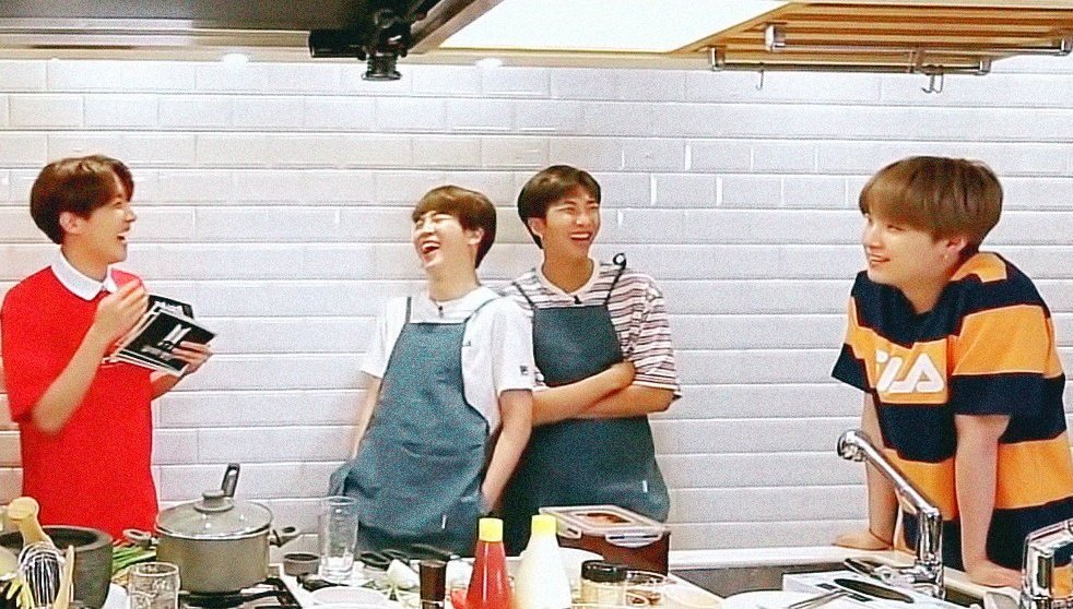 Yoongi:Hoseok:Yoongi: *sparkly soft eyes*a short thread 