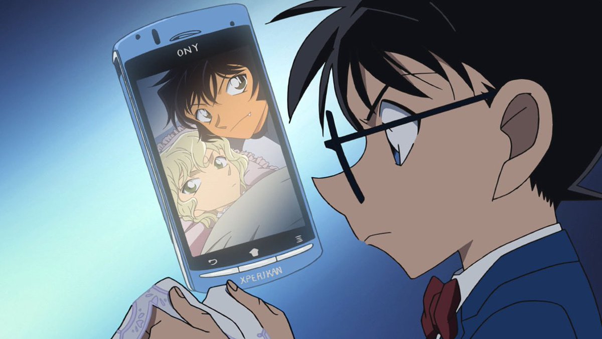 劇場版名探偵コナン 公式 いよいよ明日公開 名探偵コナン 緋色の不在証明 tvアニメシリーズより重要シーンを抽出した禁断の総集編 赤井一家 の軌跡を紐解く さらにさらに どこよりも早く 緋色の弾丸 新予告映像も見られる 緋色の弾丸