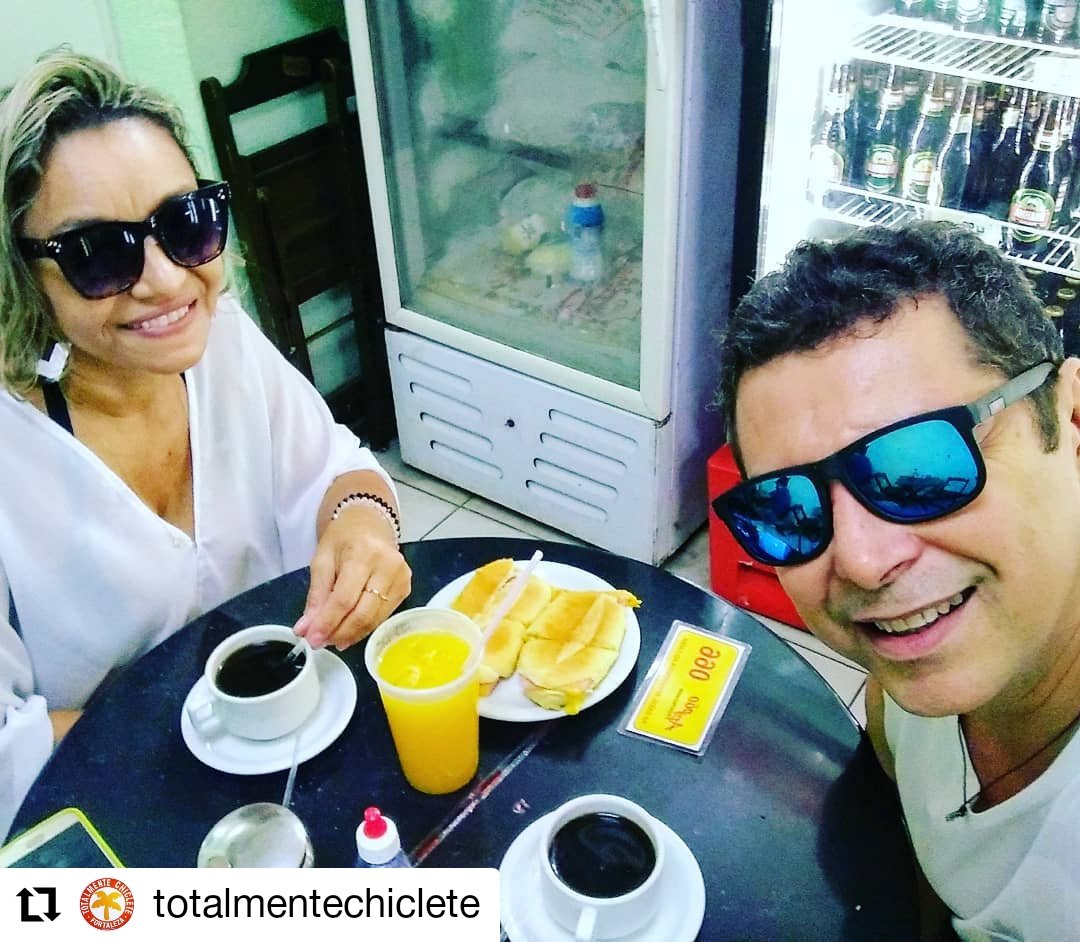 #Repost @totalmentechiclete
• • • • • •
Apipão

Quarta-feira, dia de bloquinhos a noite...
Começando o dia com aquele cafezinho gostoso que só a Apipão tem.

#tbt #carnavalvirtual #carnavalde salvador #2021