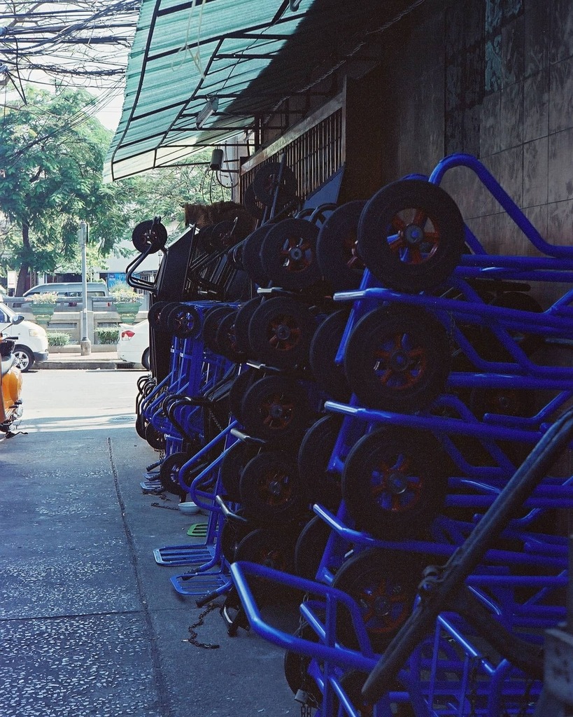 PhakornS's tweet photo. Play nice.
#yashicaelectro35 #manhattan160 #believeinfilm #filmphotography #filmisnotdead #shootfilm #bangkok #bangkoktravel #thailand_ig #thailandtravel #cityscapephotography #cityscape #landscapephotography #landscape #milliondollarvisuals #explorec… https://t.co/lkU3cPdqYh https://t.co/E2LwmN6QdV