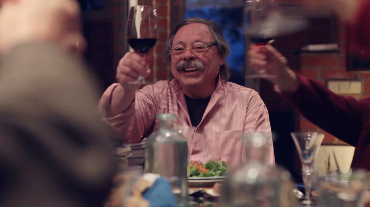 Ha muerto Alberto Corazón. Él decía “el bodegón habla de otra cosa”, y aprendimos. En nuestro trabajo usamos dispositivos, pero hablamos de otras cosas. Vivimos junto a él durante 7 días y rodamos un documental. Gracias por esos días. Una fuerte abrazo Ana. DEP.